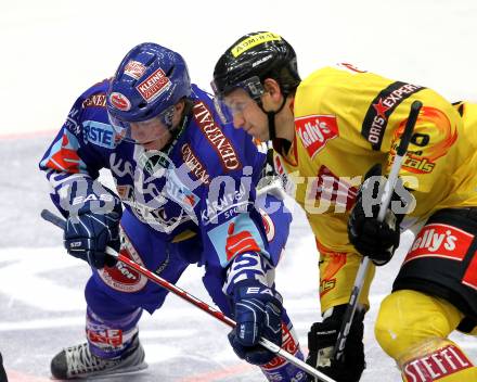 EBEL. Eishockey Bundesliga. EC Pasut VSV gegen EV Vienna Capitals.  Nico Toff, (VSV), Philipp Pinter (Vienna). Villach, am 15.10.2010.
Foto: Kuess 


---
pressefotos, pressefotografie, kuess, qs, qspictures, sport, bild, bilder, bilddatenbank