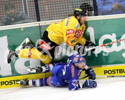 EBEL. Eishockey Bundesliga. EC Pasut VSV gegen EV Vienna Capitals.  Matt Ryan, (VSV), BJORNLIE Dan (Vienna). Villach, am 15.10.2010.
Foto: Kuess 


---
pressefotos, pressefotografie, kuess, qs, qspictures, sport, bild, bilder, bilddatenbank