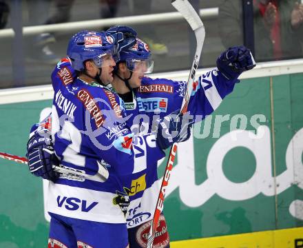 EBEL. Eishockey Bundesliga. EC Pasut VSV gegen EV Vienna Capitals.  Torjubel Andreas Kristler, Greg Kuznik (VSV). Villach, am 15.10.2010.
Foto: Kuess 


---
pressefotos, pressefotografie, kuess, qs, qspictures, sport, bild, bilder, bilddatenbank