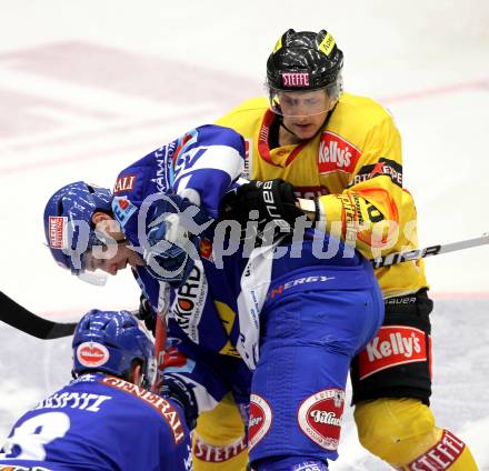 EBEL. Eishockey Bundesliga. EC Pasut VSV gegen EV Vienna Capitals.  Jonathan Ferland,  (VSV), Philipp Pinter (Vienna). Villach, am 15.10.2010.
Foto: Kuess 


---
pressefotos, pressefotografie, kuess, qs, qspictures, sport, bild, bilder, bilddatenbank