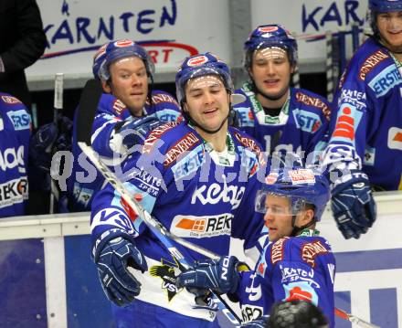 EBEL. Eishockey Bundesliga. EC Pasut VSV gegen EV Vienna Capitals.  Torjubel  Jonathan Ferland, Roland Kaspitz (VSV). Villach, am 15.10.2010.
Foto: Kuess 


---
pressefotos, pressefotografie, kuess, qs, qspictures, sport, bild, bilder, bilddatenbank