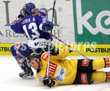 EBEL. Eishockey Bundesliga. EC Pasut VSV gegen EV Vienna Capitals.  Benjamin Petrik (VSV), CASPARSSON Peter (Vienna). Villach, am 15.10.2010.
Foto: Kuess 


---
pressefotos, pressefotografie, kuess, qs, qspictures, sport, bild, bilder, bilddatenbank