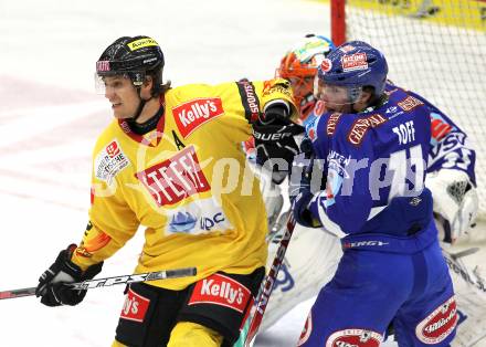 EBEL. Eishockey Bundesliga. EC Pasut VSV gegen EV Vienna Capitals.  Nico Toff,  (VSV), RODMAN Marcel (Vienna). Villach, am 15.10.2010.
Foto: Kuess 


---
pressefotos, pressefotografie, kuess, qs, qspictures, sport, bild, bilder, bilddatenbank