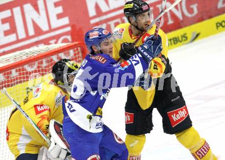 EBEL. Eishockey Bundesliga. EC Pasut VSV gegen EV Vienna Capitals.  Jonathan Ferland, (VSV),  Martin Oraze (Vienna). Villach, am 15.10.2010.
Foto: Kuess 


---
pressefotos, pressefotografie, kuess, qs, qspictures, sport, bild, bilder, bilddatenbank