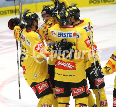 EBEL. Eishockey Bundesliga. EC Pasut VSV gegen EV Vienna Capitals.  Torjubel Vienna Capitals. Villach, am 15.10.2010.
Foto: Kuess 


---
pressefotos, pressefotografie, kuess, qs, qspictures, sport, bild, bilder, bilddatenbank