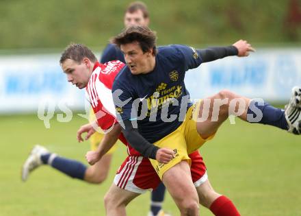 Fussball Unterliga West. SV Wernberg gegen ATUS Noetsch. Pinter Manuel (Wernberg), Hecher Rene (Noetsch). Wernberg, 17.10.2010.
Foto: Kuess
---
pressefotos, pressefotografie, kuess, qs, qspictures, sport, bild, bilder, bilddatenbank