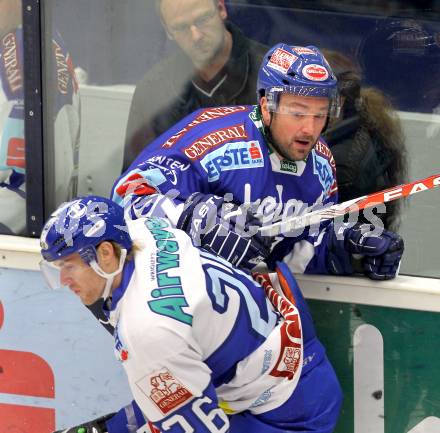 EBEL. Eishockey Bundesliga. EC Pasut VSV gegen KHL Medvescak Zagreb. Gerhad Unterluggauer, (VSV), JAKOPIC Rok (Zagreb). Villach, am 17.10.2010.
Foto: Kuess 


---
pressefotos, pressefotografie, kuess, qs, qspictures, sport, bild, bilder, bilddatenbank