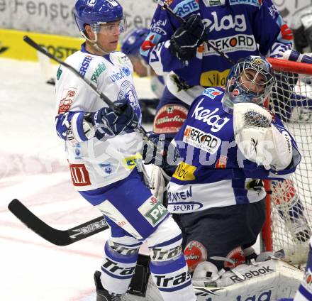 EBEL. Eishockey Bundesliga. EC Pasut VSV gegen KHL Medvescak Zagreb. Bernhard Starkbaum, (VSV), FILEWICH Jonathan (Zagreb). Villach, am 17.10.2010.
Foto: Kuess 


---
pressefotos, pressefotografie, kuess, qs, qspictures, sport, bild, bilder, bilddatenbank