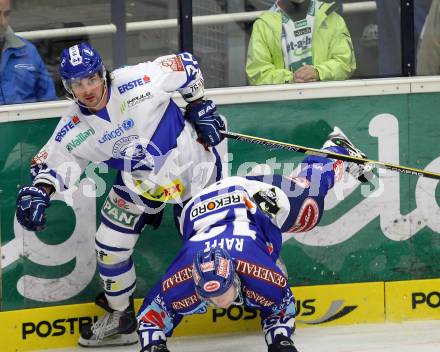 EBEL. Eishockey Bundesliga. EC Pasut VSV gegen KHL Medvescak Zagreb. Michael Raffl, (VSV), BANHAM Frank (Zagreb). Villach, am 17.10.2010.
Foto: Kuess 


---
pressefotos, pressefotografie, kuess, qs, qspictures, sport, bild, bilder, bilddatenbank