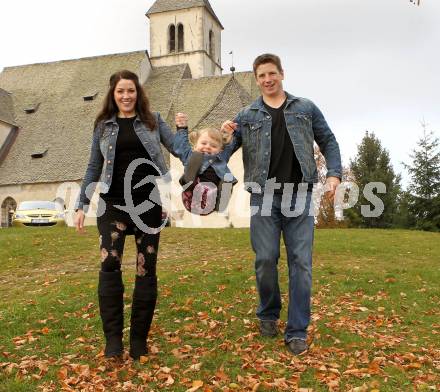 Eishockey. KAC. Kirk Furey mit Frau Jennifer und Tochter Brinn-Leo. Magdalensberg, 14.10.2010.
Foto: Kuess
---
pressefotos, pressefotografie, kuess, qs, qspictures, sport, bild, bilder, bilddatenbank