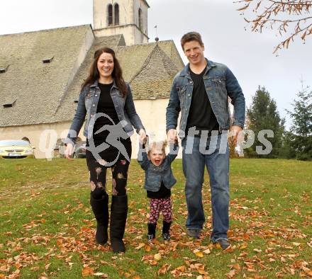 Eishockey. KAC. Kirk Furey mit Frau Jennifer und Tochter Brinn-Leo. Magdalensberg, 14.10.2010.
Foto: Kuess
---
pressefotos, pressefotografie, kuess, qs, qspictures, sport, bild, bilder, bilddatenbank