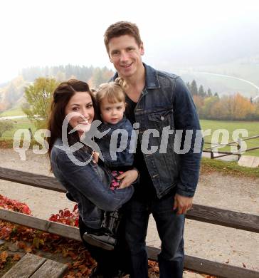 Eishockey. KAC. Kirk Furey mit Frau Jennifer und Tochter Brinn-Leo. Magdalensberg, 14.10.2010.
Foto: Kuess
---
pressefotos, pressefotografie, kuess, qs, qspictures, sport, bild, bilder, bilddatenbank