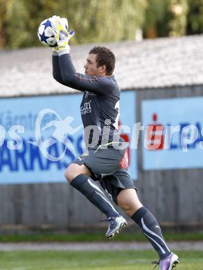 Fussball. Kaerntner Liga. ATSV Wolfsberg gegen VSV. Boeck Patrick  (VSV). Wolfsberg, 23.10.2010.
Foto: Kuess 
---
pressefotos, pressefotografie, kuess, qs, qspictures, sport, bild, bilder, bilddatenbank