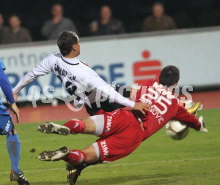 Fussball. Erste Liga. RZ Pellets WAC/St. Andrae gegen FC Lustenau 1907. Marco Sahanek (Wolfsberg), Dejan Stojanovic (Lustenau). Wolfsberg, 22.10.2010.
Foto: Kuess 

---
pressefotos, pressefotografie, kuess, qs, qspictures, sport, bild, bilder, bilddatenbank