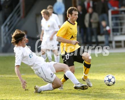 Fussball. Kaerntner Liga. ATSV Wolfsberg gegen VSV. Melcher Dorian (Wolfsberg), Pavlicic Rok (VSV). Wolfsberg, 23.10.2010.
Foto: Kuess 
---
pressefotos, pressefotografie, kuess, qs, qspictures, sport, bild, bilder, bilddatenbank