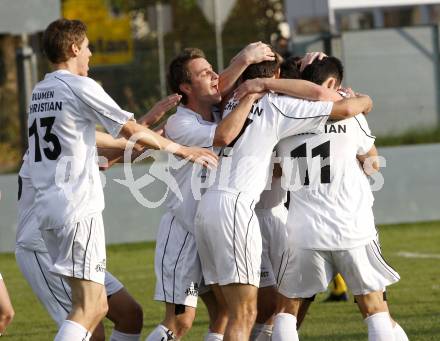 Fussball. Kaerntner Liga. ATSV Wolfsberg gegen VSV. Torjubel (Wolfsberg). Wolfsberg, 23.10.2010.
Foto: Kuess 
---
pressefotos, pressefotografie, kuess, qs, qspictures, sport, bild, bilder, bilddatenbank