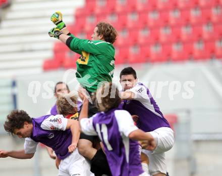 Fussball. Regionalliga. SK SAustria Klagenfurt gegen LASK Juniors. Stephan Buergler, Matthias Wrienz, (Klagenfurt), Lorenz Hoebarth (LASK). Klagenfurt, 23.10.2010.
Foto: Kuess
---
pressefotos, pressefotografie, kuess, qs, qspictures, sport, bild, bilder, bilddatenbank