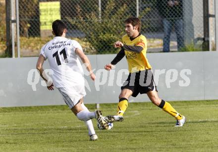 Fussball. Kaerntner Liga. ATSV Wolfsberg gegen VSV. Curic Denis (Wolfsberg), Ramusch Mario (VSV). Wolfsberg, 23.10.2010.
Foto: Kuess 
---
pressefotos, pressefotografie, kuess, qs, qspictures, sport, bild, bilder, bilddatenbank