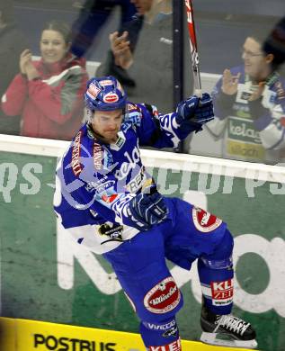 EBEL. Eishockey Bundesliga. EC Pasut VSV gegen EC Red Bull Salzburg.  Torjubel Ferland Jonathan (VSV). Villach, am 24.10.2010.
Foto: Nadja Kuess 


---
pressefotos, pressefotografie, kuess, qs, qspictures, sport, bild, bilder, bilddatenbank