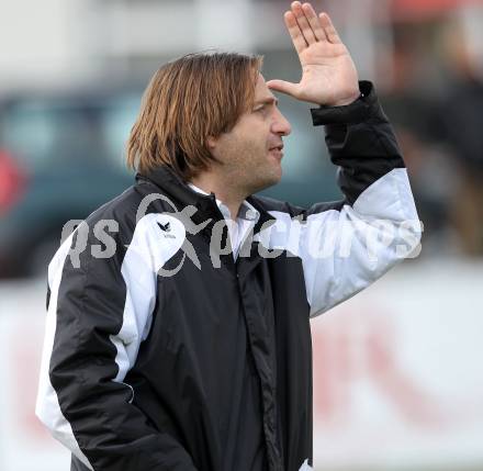 Fussball. Unterliga Ost. GSC Liebenfels gegen SV Glanegg. Trainer Richard Huber (Liebenfels).  Liebenfels, 24.10.2010.
Foto: Kuess
---
pressefotos, pressefotografie, kuess, qs, qspictures, sport, bild, bilder, bilddatenbank