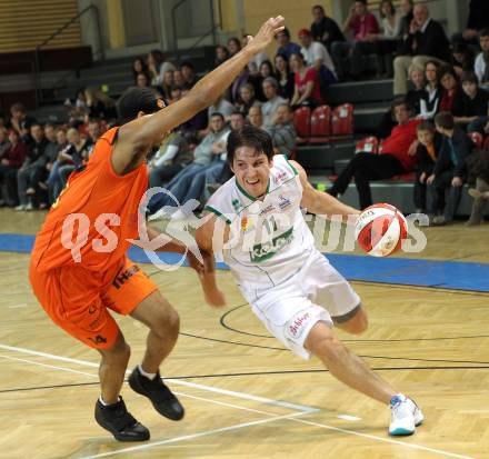 Basketball Bundesliga. Woerthersee Piraten gegenBSC Raiffeisen Fuerstenfeld Panthers.  Andreas Kuttnig, (Piraten), Bryant Matthews (Fuerstenfeld). Klagenfurt, 24.10.2010.
Foto:  Kuess

---
pressefotos, pressefotografie, kuess, qs, qspictures, sport, bild, bilder, bilddatenbank