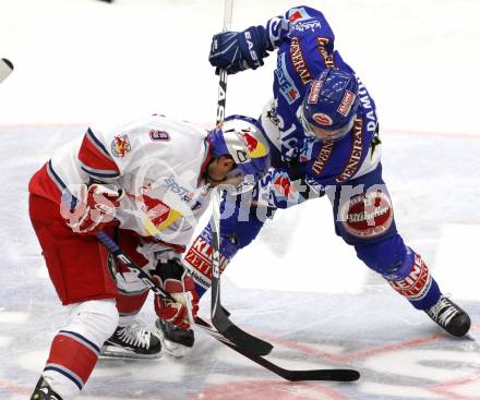 EBEL. Eishockey Bundesliga. EC Pasut VSV gegen EC Red Bull Salzburg.  Damon Derek (VSV), Koch Thomas (Salzburg). Villach, am 24.10.2010.
Foto: Nadja Kuess 


---
pressefotos, pressefotografie, kuess, qs, qspictures, sport, bild, bilder, bilddatenbank