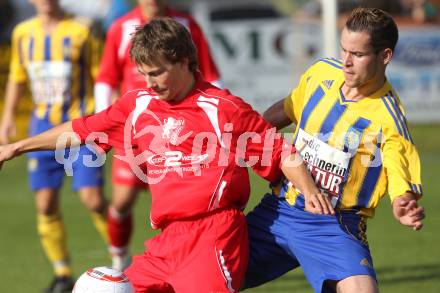 Fussball. Unterliga Ost. GSC Liebenfels gegen SV Glanegg. Stefan Stampfer, (Liebenfels), Dominik Nikolaus Scherwitzl (Glanegg).  Liebenfels, 24.10.2010.
Foto: Kuess
---
pressefotos, pressefotografie, kuess, qs, qspictures, sport, bild, bilder, bilddatenbank