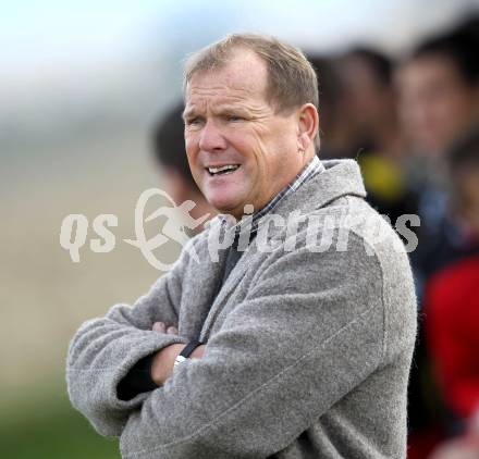 Fussball. Unterliga Ost. GSC Liebenfels gegen SV Glanegg. Trainer Dietmar Zuschlag (Glanegg).  Liebenfels, 24.10.2010.
Foto: Kuess
---
pressefotos, pressefotografie, kuess, qs, qspictures, sport, bild, bilder, bilddatenbank