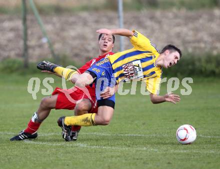 Fussball. Unterliga Ost. GSC Liebenfels gegen SV Glanegg. Christopher Isopp, (Liebenfels), Thomas Egger (Glanegg).  Liebenfels, 24.10.2010.
Foto: Kuess
---
pressefotos, pressefotografie, kuess, qs, qspictures, sport, bild, bilder, bilddatenbank