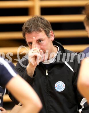 Volleyball. ATSC Sparkasse Wildcats gegen Post SV. Trainer Helmut Voggenberger. Klagenfurt, 23.10.2010.
Foto: Kuess
---
pressefotos, pressefotografie, kuess, qs, qspictures, sport, bild, bilder, bilddatenbank