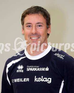 Volleyball. ATSC Sparkasse Wildcats. Mannschaftsfototermin. Trainer Helmut Voggenberger. Klagenfurt, 23.10.2010.
Foto: Kuess
---
pressefotos, pressefotografie, kuess, qs, qspictures, sport, bild, bilder, bilddatenbank