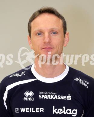 Volleyball. ATSC Sparkasse Wildcats. Mannschaftsfototermin. Co-Trainer Luca Tarantini. Klagenfurt, 23.10.2010.
Foto: Kuess
---
pressefotos, pressefotografie, kuess, qs, qspictures, sport, bild, bilder, bilddatenbank