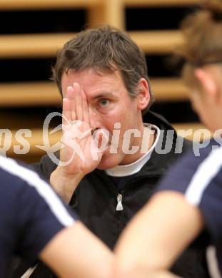 Volleyball. ATSC Sparkasse Wildcats gegen Post SV. Trainer Helmut Voggenberger. Klagenfurt, 23.10.2010.
Foto: Kuess
---
pressefotos, pressefotografie, kuess, qs, qspictures, sport, bild, bilder, bilddatenbank