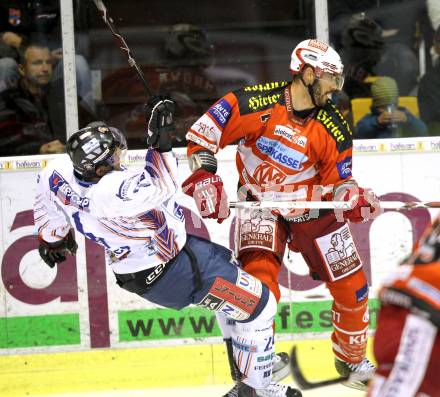 EBEL. Eishockey Bundesliga. KAC gegen Alba Volan SAPA Fehervar AV19. Sean Brown, (KAC), Krisztian Palkovics  (Alba Volan). Klagenfurt, am 26.10.2010.
Foto: Kuess 

---
pressefotos, pressefotografie, kuess, qs, qspictures, sport, bild, bilder, bilddatenbank