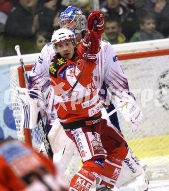 EBEL. Eishockey Bundesliga. KAC gegen Alba Volan SAPA Fehervar AV19. Dieter Kalt, (KAC), Tommi Satosaari  (Alba Volan). Klagenfurt, am 26.10.2010.
Foto: Kuess 

---
pressefotos, pressefotografie, kuess, qs, qspictures, sport, bild, bilder, bilddatenbank