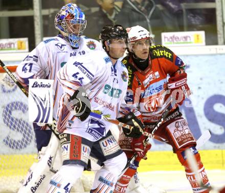 EBEL. Eishockey Bundesliga. KAC gegen Alba Volan SAPA Fehervar AV19. Dieter Kalt, (KAC),  Tommi Satosaari, Juray Durco (Alba Volan). Klagenfurt, am 26.10.2010.
Foto: Kuess 

---
pressefotos, pressefotografie, kuess, qs, qspictures, sport, bild, bilder, bilddatenbank