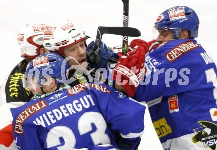 EBEL. Eishockey Bundesliga. VSV gegen KAC. Andreas Wiedergut, Derek Damon, (VSV), Jeff Shantz (KAC). Villach, am 29.10.2010.
Foto: Nadja Kuess 

---
pressefotos, pressefotografie, kuess, qs, qspictures, sport, bild, bilder, bilddatenbank