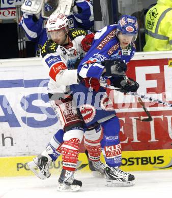 EBEL. Eishockey Bundesliga. VSV gegen KAC. Michael Raffl, (VSV), Tyler Spurgeon (KAC). Villach, am 29.10.2010.
Foto: Nadja Kuess 

---
pressefotos, pressefotografie, kuess, qs, qspictures, sport, bild, bilder, bilddatenbank