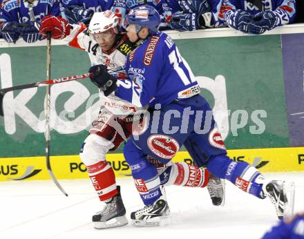 EBEL. Eishockey Bundesliga. VSV gegen KAC. Michael Raffl, (VSV), Johannes Reichel (KAC). Villach, am 29.10.2010.
Foto: Nadja Kuess 

---
pressefotos, pressefotografie, kuess, qs, qspictures, sport, bild, bilder, bilddatenbank