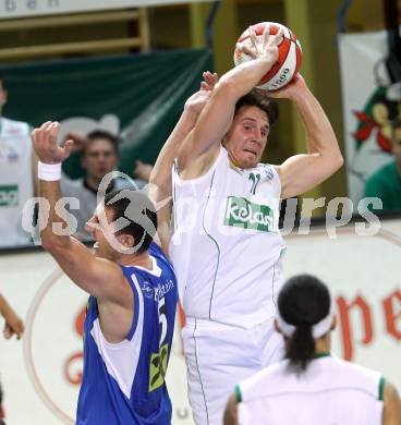 Basketball Bundesliga. Woerthersee Piraten gegen UBSC Graz. Andreas Kuttnig,  (Piraten), Dragan Miletic (Graz). Klagenfurt, 30.10.2010.
Foto:  Kuess

---
pressefotos, pressefotografie, kuess, qs, qspictures, sport, bild, bilder, bilddatenbank