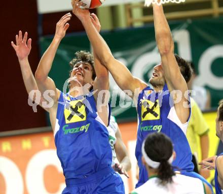 Basketball Bundesliga. Woerthersee Piraten gegen UBSC Graz.   SEbastian Schaal, Rainhard Lanegger,  (Graz). Klagenfurt, 30.10.2010.
Foto:  Kuess

---
pressefotos, pressefotografie, kuess, qs, qspictures, sport, bild, bilder, bilddatenbank