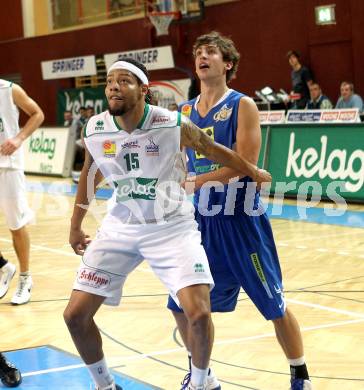 Basketball Bundesliga. Woerthersee Piraten gegen UBSC Graz.  Thomas Kennedy, Sebastian Schaal. Klagenfurt, 30.10.2010.
Foto:  Kuess

---
pressefotos, pressefotografie, kuess, qs, qspictures, sport, bild, bilder, bilddatenbank