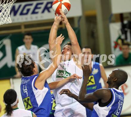 Basketball Bundesliga. Woerthersee Piraten gegen UBSC Graz.  Andreas Kuttnig, (Piraten), Sebastian Schaal, Louis Graham (Graz). Klagenfurt, 30.10.2010.
Foto:  Kuess

---
pressefotos, pressefotografie, kuess, qs, qspictures, sport, bild, bilder, bilddatenbank