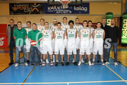 ABL. Basketball Bundesliga. Woerthersee Piraten. Hinten von links: Guenther OffnerAndreas Kuttnig, Maximilian Kunovjanek, Thomas Kennedy, Erik Rhinehart, Bernhard Weber, Emir Osmanovic, Joachim Buggelsheim. Vorne von links: Marco Breithuber, Gunther Zajic, Christian Erschen, Samuel Bachlechner, Martin Breithuber, Edgar Allesch. KLagenfurt, am 30.10.2010.
Foto: Kuess
---
pressefotos, pressefotografie, kuess, qs, qspictures, sport, bild, bilder, bilddatenbank