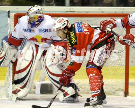 EBEL. Eishockey Bundesliga. KAC gegen Red Bull Salzburg. Tyler Spurgeon,  (KAC), Artiom Konovalov (Salzburg). Klagenfurt, 31.10.2010.
Foto: Kuess 

---
pressefotos, pressefotografie, kuess, qs, qspictures, sport, bild, bilder, bilddatenbank