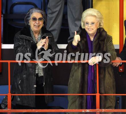 EBEL. Eishockey Bundesliga. KAC gegen Red Bull Salzburg.  Jugendfreundin Brigitte Baumgartner, Heidi Horten. Klagenfurt, 31.10.2010.
Foto: Kuess 

---
pressefotos, pressefotografie, kuess, qs, qspictures, sport, bild, bilder, bilddatenbank