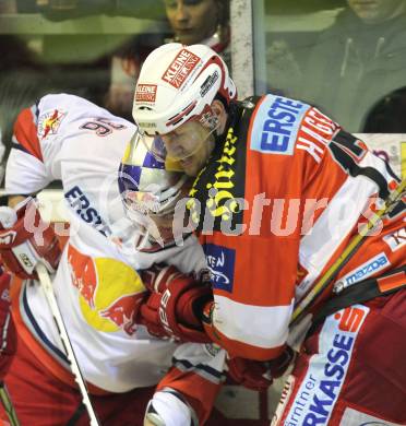 EBEL. Eishockey Bundesliga. KAC gegen EC Red Bull Salzburg. Gregor Hager (KAC), Marco Pewal (Salzburg). Klagenfurt, am 31.10.2010.
Foto: Kuess
---
pressefotos, pressefotografie, kuess, qs, qspictures, sport, bild, bilder, bilddatenbank