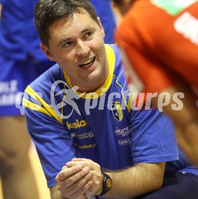 Volleyball. Aich/Dob gegen ACH Bled. Trainer Igor Simuncic (Aich). Prevalje, 9.10.2010.
Foto: Kuess
---
pressefotos, pressefotografie, kuess, qs, qspictures, sport, bild, bilder, bilddatenbank