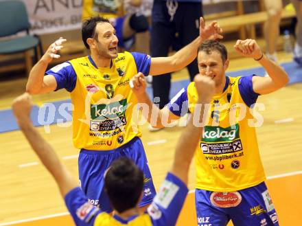 Volleyball. Aich/Dob gegen ACH Bled. Jubel Peter Divis, Robert Koch (Aich). Prevalje, 9.10.2010.
Foto: Kuess
---
pressefotos, pressefotografie, kuess, qs, qspictures, sport, bild, bilder, bilddatenbank