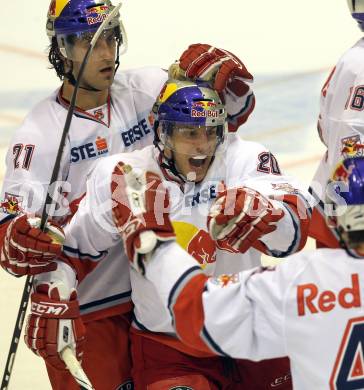 EBEL. Eishockey Bundesliga. KAC gegen EC Red Bull Salzburg. Torjubel Daniel Welser (Salzburg). Klagenfurt, am 31.10.2010.
Foto: Kuess
---
pressefotos, pressefotografie, kuess, qs, qspictures, sport, bild, bilder, bilddatenbank